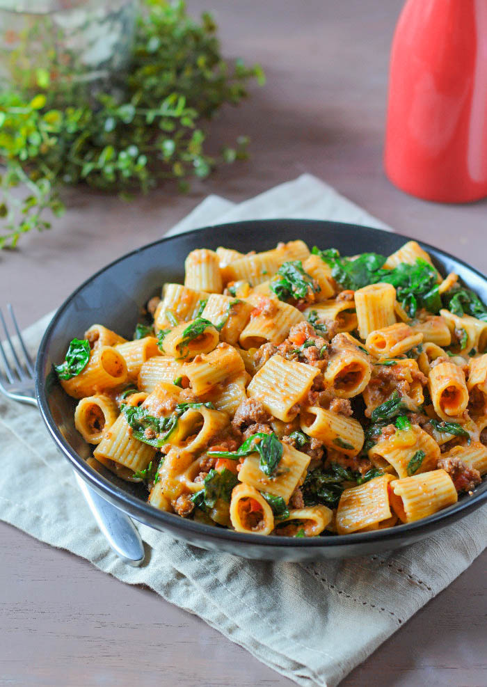 Cheesy Chili Beef Rigatoni is the perfect weeknight meal: warm pasta combined with beef, tomatoes, chilies, and fresh spinach, topped with Monterrey cheese. You just need two pots for this meal-- one to cook the pasta in and one to make everything else. Easy clean up! 