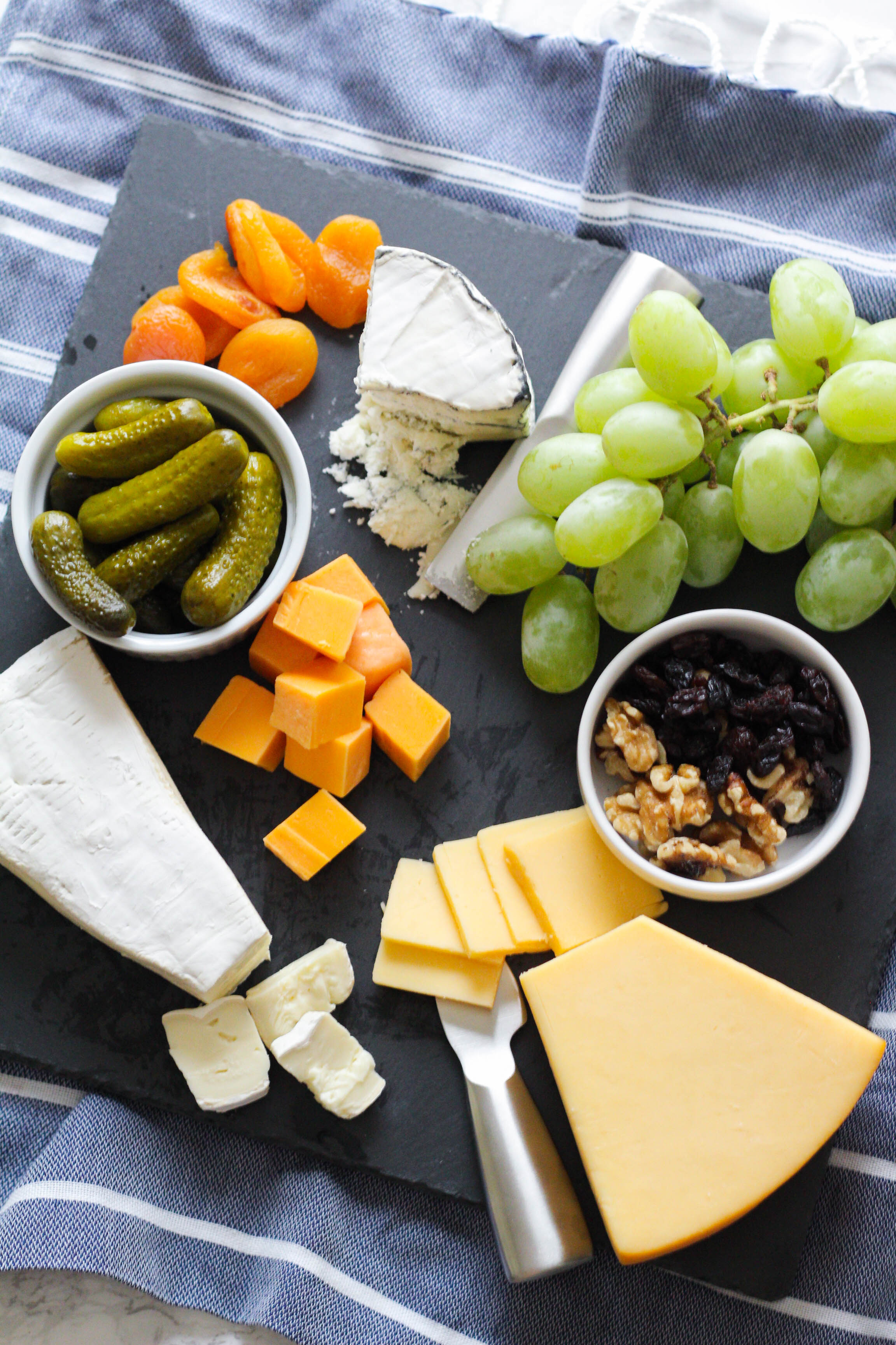 How to Build a Holiday Cheese Board
