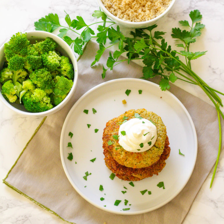 Cheesy Quinoa & Broccoli Cakes