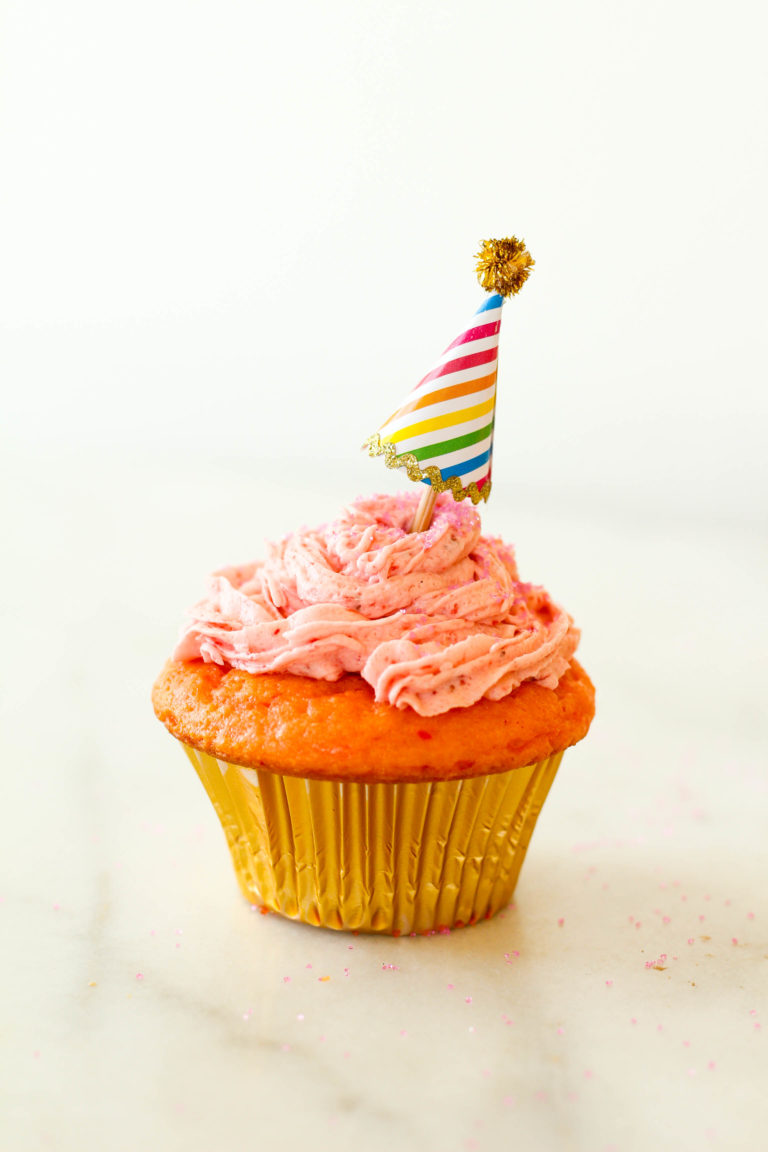 Super Moist Strawberry Cupcakes with Real Strawberry Buttercream Icing
