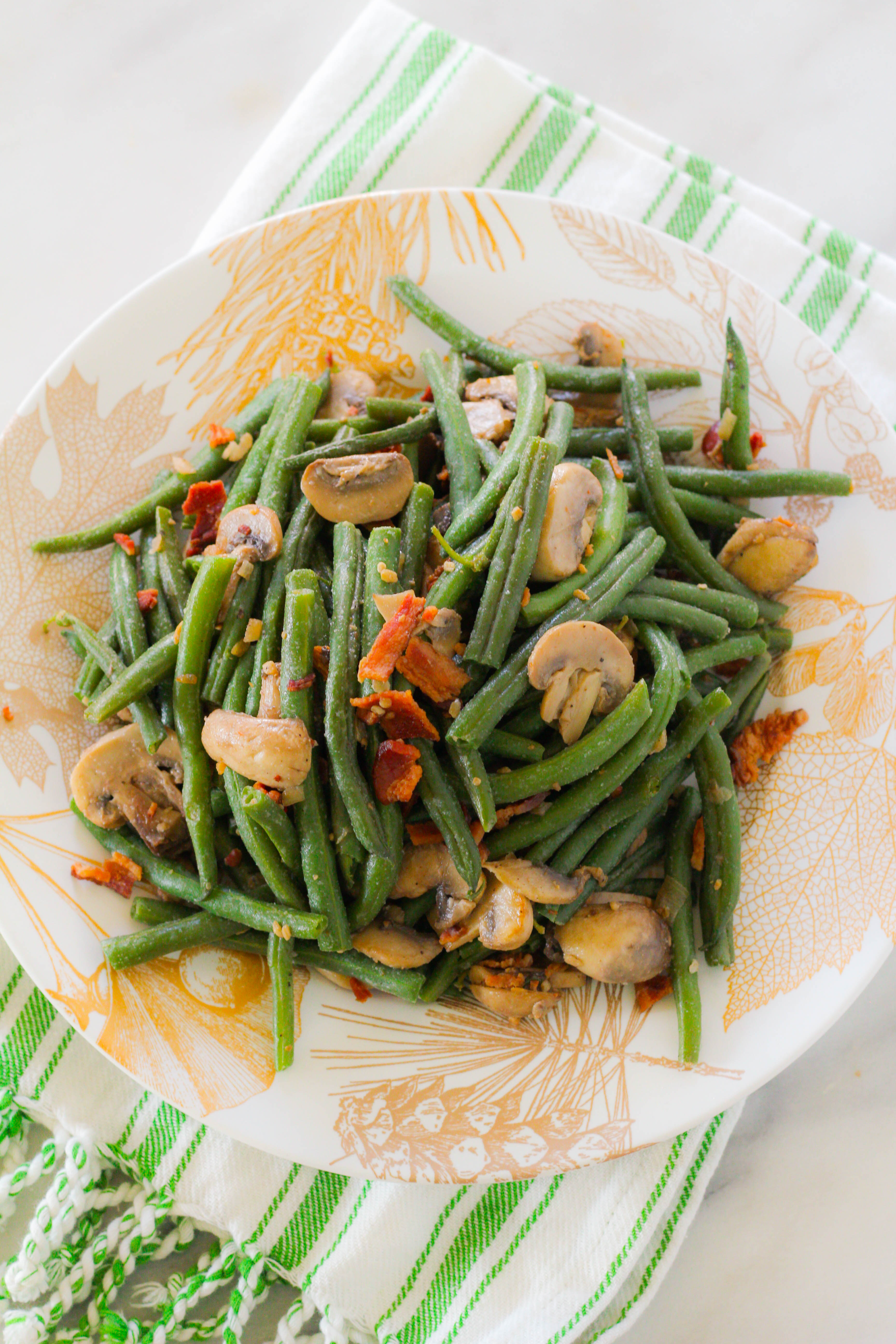 Instant Pot Green Beans with Mushrooms & Bacon | Green beans | Instant pot recipes | Thanksgiving | Holiday recipes | Vegetable side dish