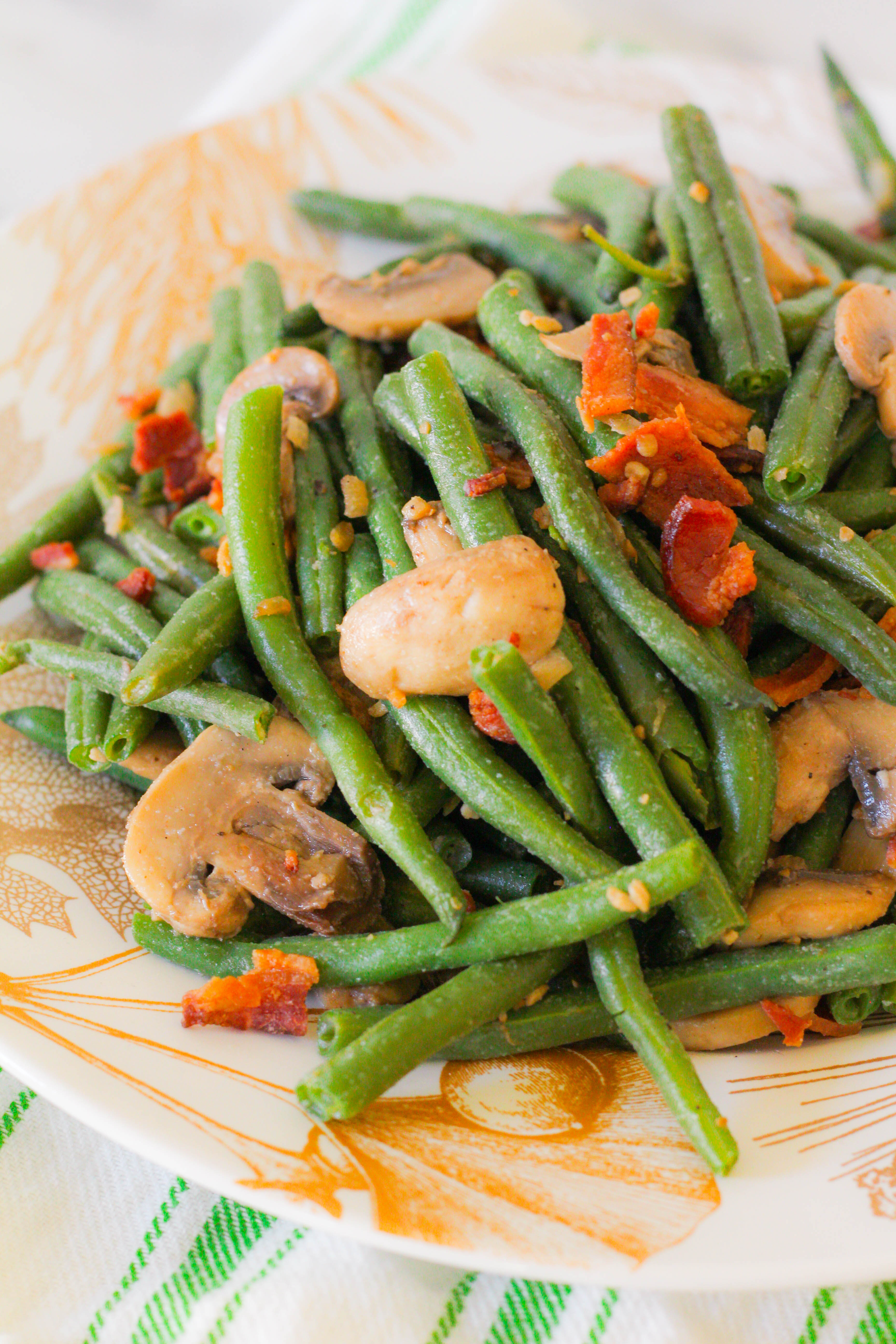 Instant Pot Green Beans with Mushrooms & Bacon | Green beans | Instant pot recipes | Thanksgiving | Holiday recipes | Vegetable side dish