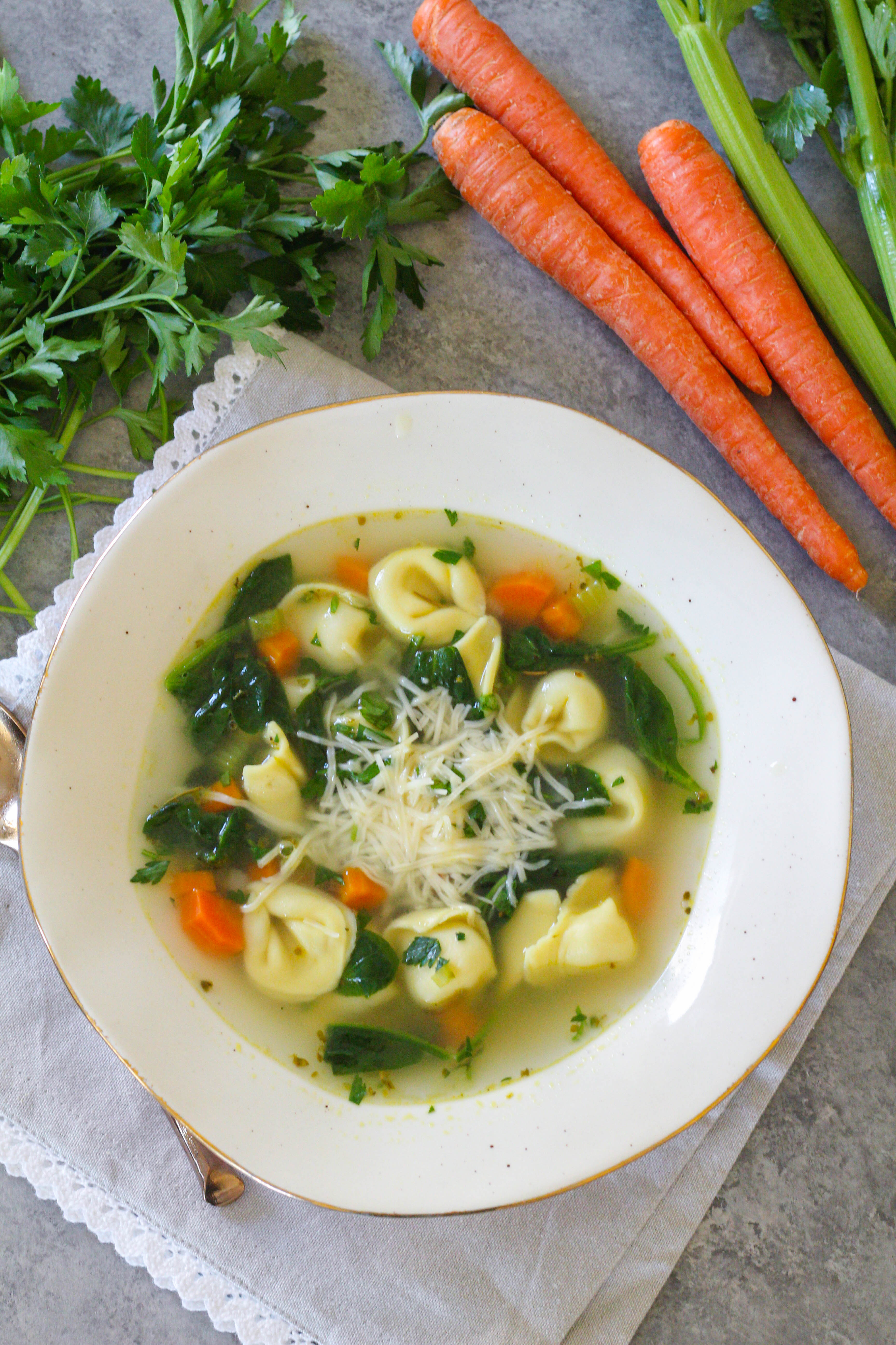 This Spinach Tortellini Soup is full of tender, cheesy tortellini and mixed vegetables with a hidden protein boost: collagen!